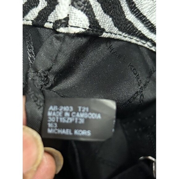 Michael Kors Zebra Signature Carter Large Open Tote bag #30T1SZPT3I - Picture 8 of 16
